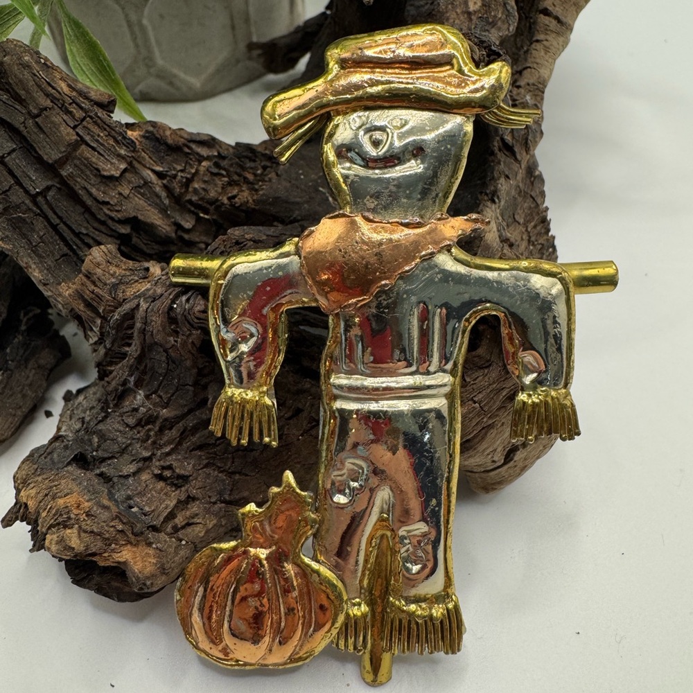 Vintage mixed metal artisan scarecrow brooch, GUC.